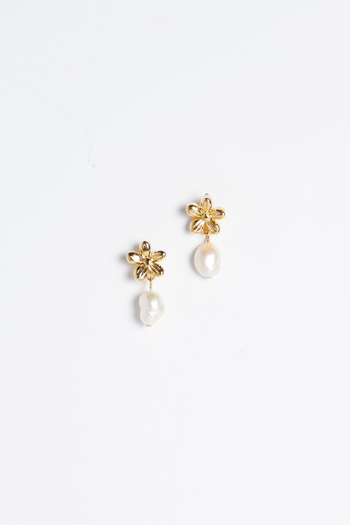 FLOWER STUD WITH PEARL EARRING