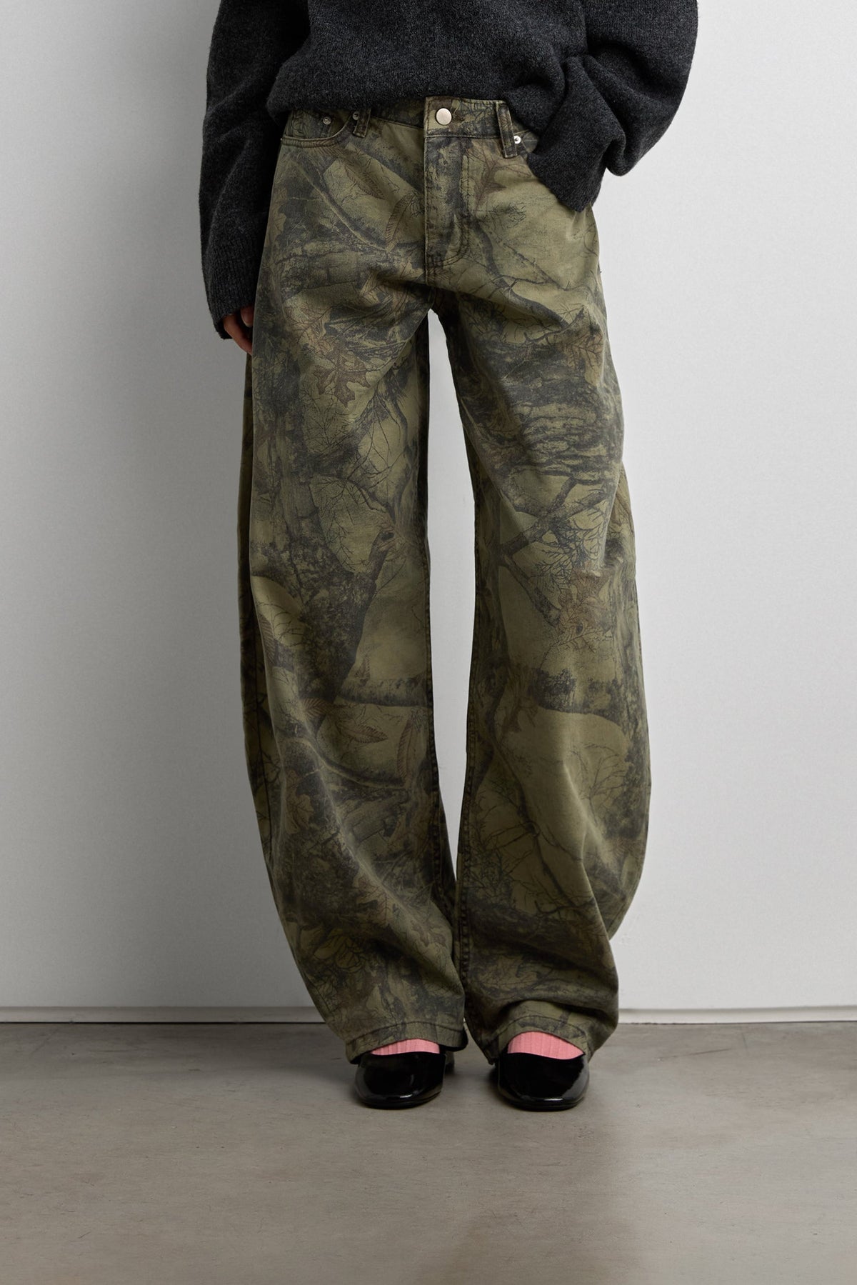 CAMO PRINT BARREL LEG PANT